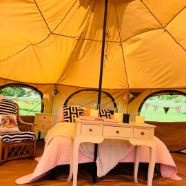 Riverside farm Yurt tent Hertford, hotel in Hertford