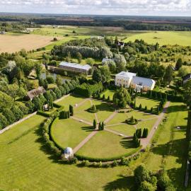 Majestic Manor Gardens An Elegant Private Retreat, hotel a Sausti
