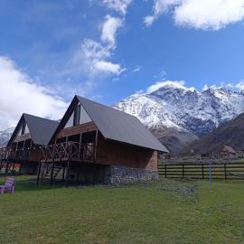 Cliffside cottage Kazbegi