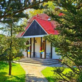 Forest House Podwilczyn with sauna & fireplace, hotel a Podwilczyn