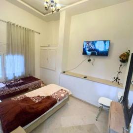 Studio Meublé au Rez-de-chaussée Ennasr Tunis Rue Hedi Nouira, hotel u gradu 'Ariana'