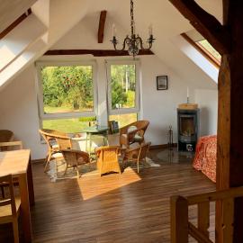 Storchennest - Ferienappartement mit Kamin, Sauna, Garten, E-Piano, Fahrradverleih，Putlitz的飯店