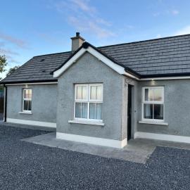 Mollys Cottage Molly Road Doon Derrylin, hotel i Derrylin