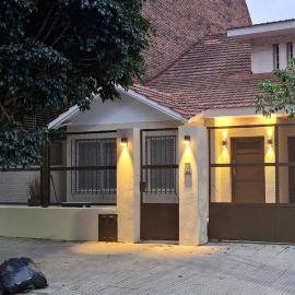 Dos habitaciónes independientes con baño privado en casa familiar, hotel in Vicente López
