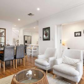Beach & Bay - Modern Family Stay Glenelg North