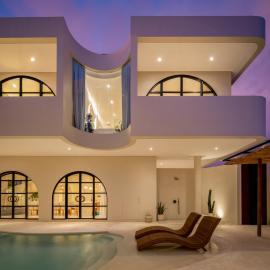 Brand New Exquisite Luxury 5 BR Villa Umalas, hotel in Kerobokan