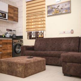New Stylish 1 Bedroom Adjiringanor, hotel v destinácii Ashalebotwe