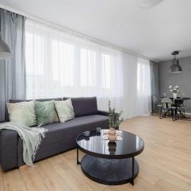 Modern and Bright Apartment with Parking Perfect for Remote Working by Noclegi Renters