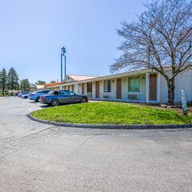 Cozy Garden Inn By OYO Hwy 40 Richmond, хотел в Ричмънд