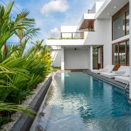 New Luxury 5BR Villa with Glass Infinity Pool in the Heart of Canggu