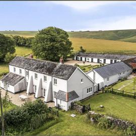 Winstitchen Cottage situated near the River Barle, hotel en Simonsbath