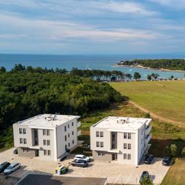 Baden Resort Bašanija, Umag-with Sea View, Parking and 300m from the beach – hotel w mieście Bašanija