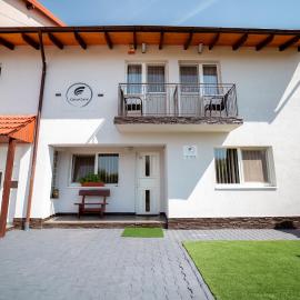 Casa Carol, Hotel in Tăşnad