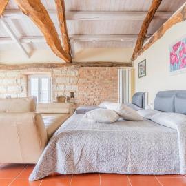 Cascina Petricore - Elegante dimora tra le colline del Monferrato, Hotel in Moncalvo