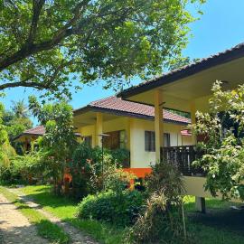 RJJhouse Kohphangan, hotel in Ban Nua