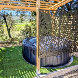 Studio du petit caillou en Drôme provençale , jacuzzi privatif en supplément, hotel v destinácii Saint-Restitut