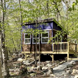 Secluded Tiny House Rental for Glamping in Norwich, Connecticut, hotel in Norwich