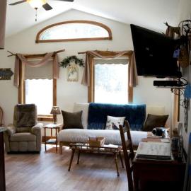 Serene Country Cabins 4 In the heart of Vermont near Hyde Park, hotel in Hyde Park