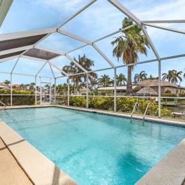 Yacht Club Area, Gulf Access, Heated Saltwater Pool - The Queen Elizabeth - Roelens, hotel u gradu Kejp Koral