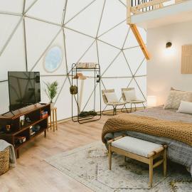"Home Sweet Dome" MODERN TREEHOUSE STAY w/ Hot Tub