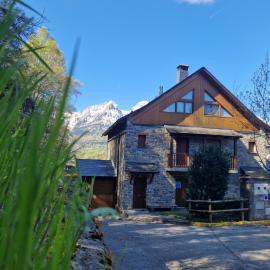 Casa Las Planas, hotel v mestu Tramacastilla de Tena