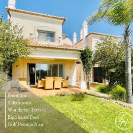 Green Lodge - Pestana Golf - Big Terrace - Pool, hotel en Estômbar