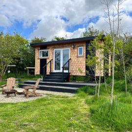 Tŷ Ni Tiny Houses, hotel em Bridell