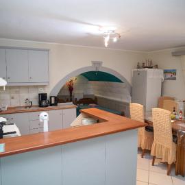 Krassi Apartment, Agios Mattheos: Ágios Matthaíos şehrinde bir otel