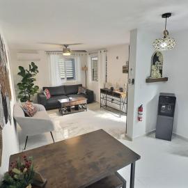 Newly renovated & furnished apartment
