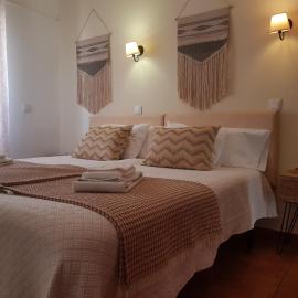 Quartos Abelha, hotel in Porto Covo