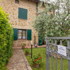 Casa Leonardo, Montaione, Mura