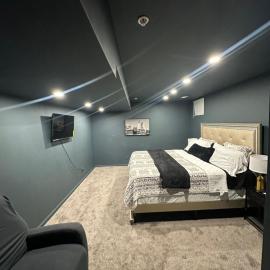 Luxury 2 bedroom basement, hotel a Bowie
