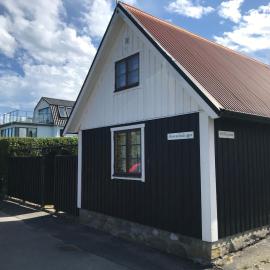 Charming street house in downtown Kivik, Österlen, hotel i Kivik