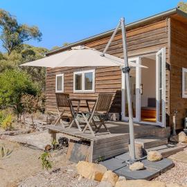 Off grid Tiny House in the bush, 5min from town, hotel en Daylesford