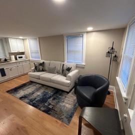 Cute and Cozy Apt Near Historic Downtown Sanford, hotel in Sanford