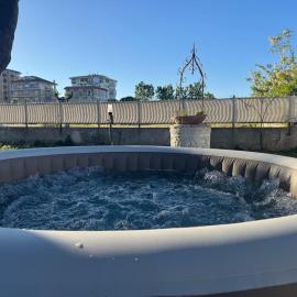 JACUZZl 13 posti letto Wifi AC Parking Beach