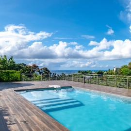 Maraea Deluxe Apt 2BR 2BA with Pool View near Tahiti Airport, hotell i Avae