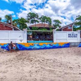 2 Casitas for 8 guests on Beach Front w Pool & AC, hotel a Pochomil