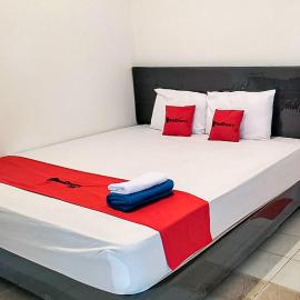 RedDoorz near Juwata Airport 2 Tarakan, khách sạn ở Karanganyar