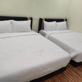 Reds Roomstay Pantai Penarik 2, hotel in Kampong Ru Sepuloh