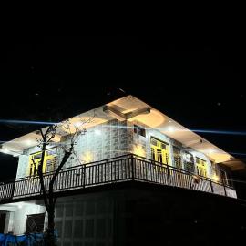 Bir Breeze Homestays, hotel em Bir