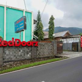 Purwokerto में, होटल RedDoorz near Lokawisata Baturaden