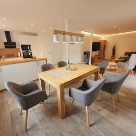 Stilvolle Fewo Vogelnest, barrierefrei, Smart-TV, Parkplatz, hotel v destinaci Flöha
