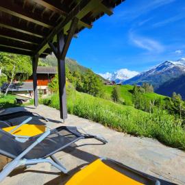 Chalet Pololo avec sauna, Val d'Hérens, hotel a Eison