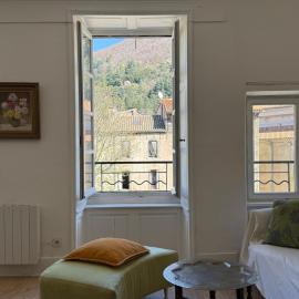 Sur les quais: Valleraugue şehrinde bir otel