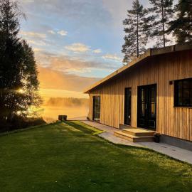 Luxury leisure villa - private beach, hotel en Jönköping