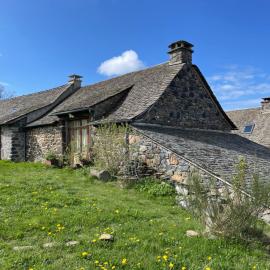 Charmant gîte en pierre sur le chemin de St Jacques de Compostelle, hotel in Saint-Chély-dʼAubrac