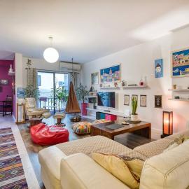 Central + Bright Apartment in St. Julians