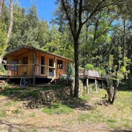 La cabane de Théa et Nino, hotel i Roquedur