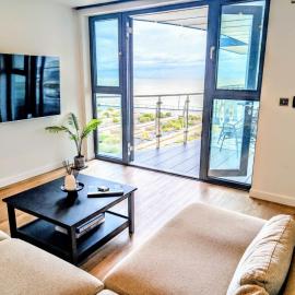 Harbour view-Sleeps 4-Sea View-Parking-Balcony